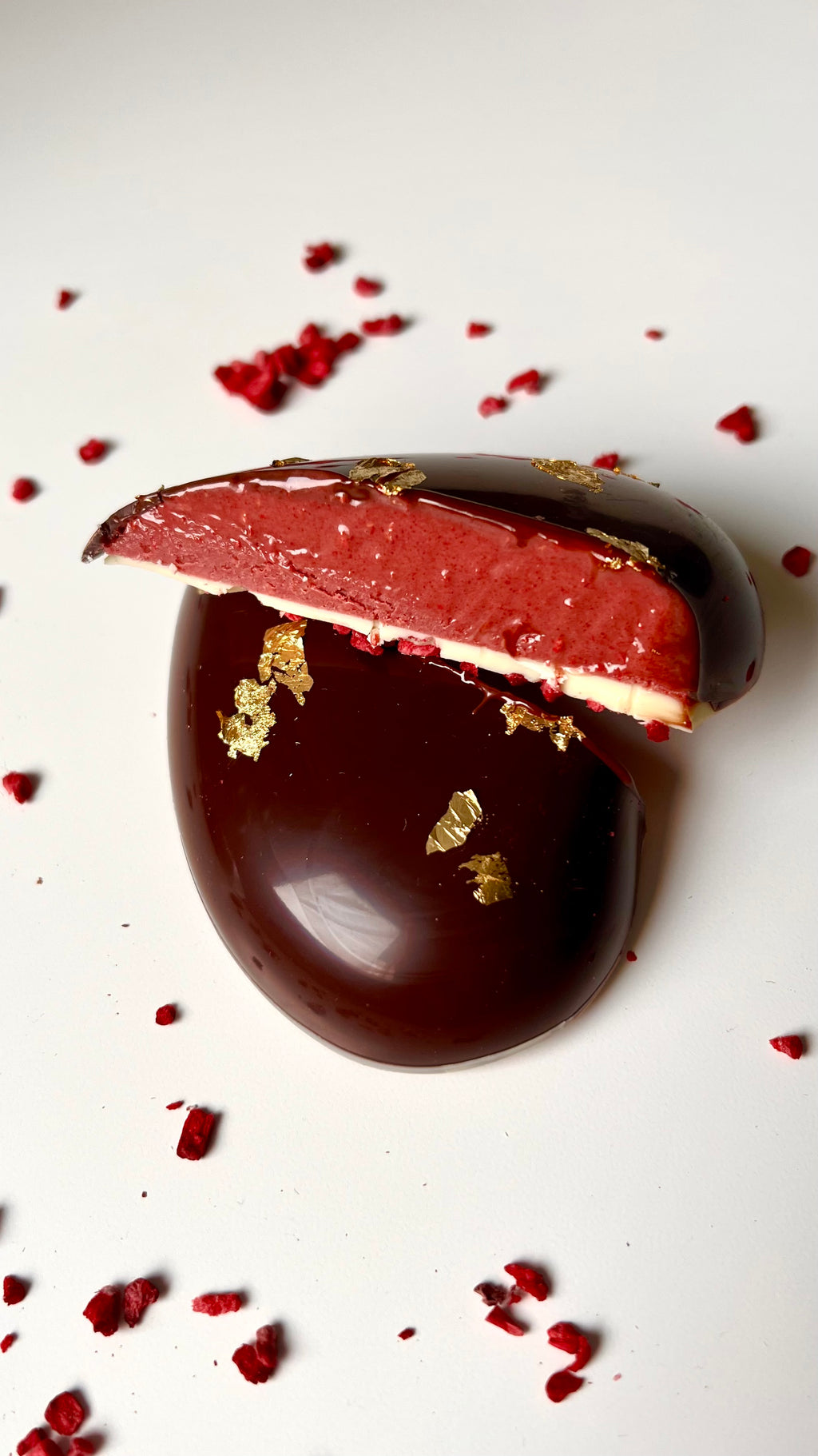 COSMIC LOVE (gianduja de migdale, zmeură, sare de mare)