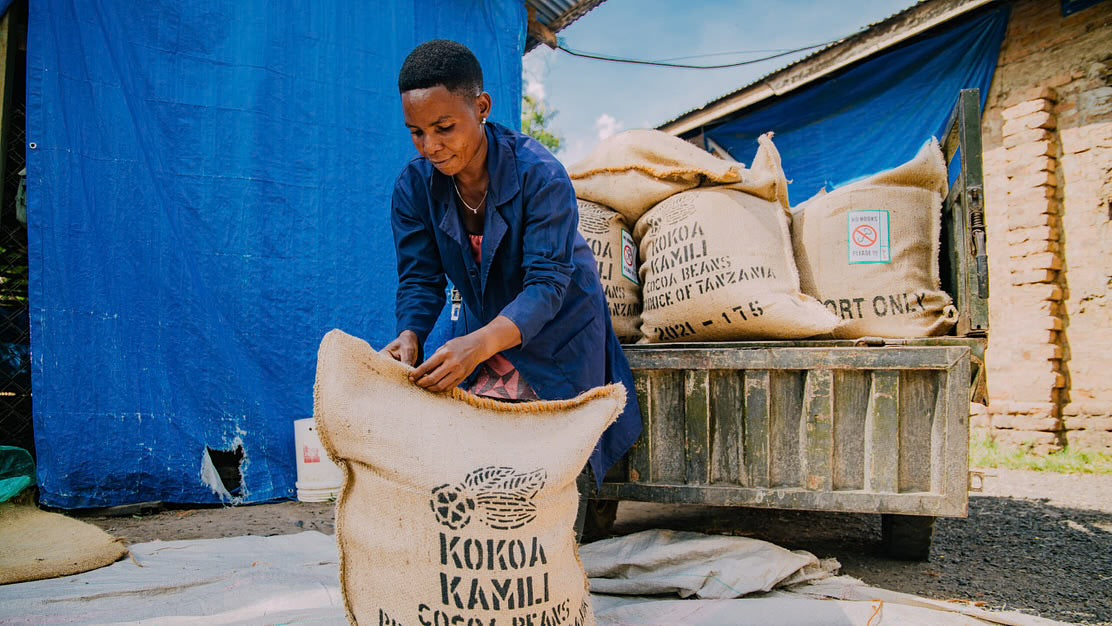 Ciocolată de specialitate 72% - origine Tanzania Kakao Kamili ORGANIC (lotul femeilor)